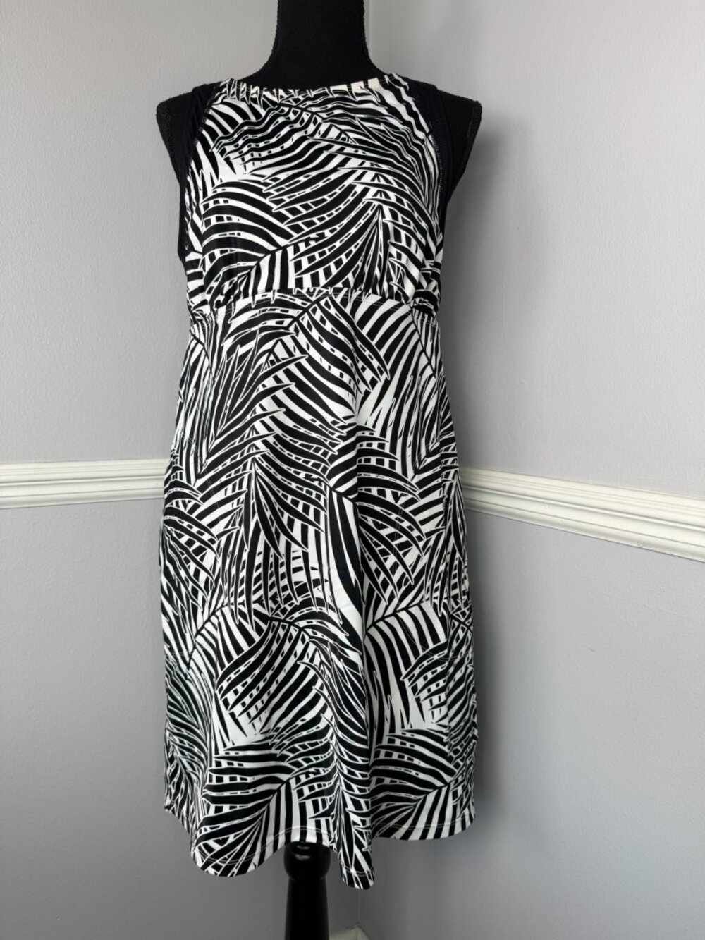 Tommy Bahama Island Womens M Active Frond Song Swim Dress White Black Leaf Beach